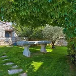 Simone Вілла Пореч